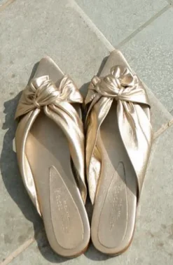 Flat Sandals With Knot